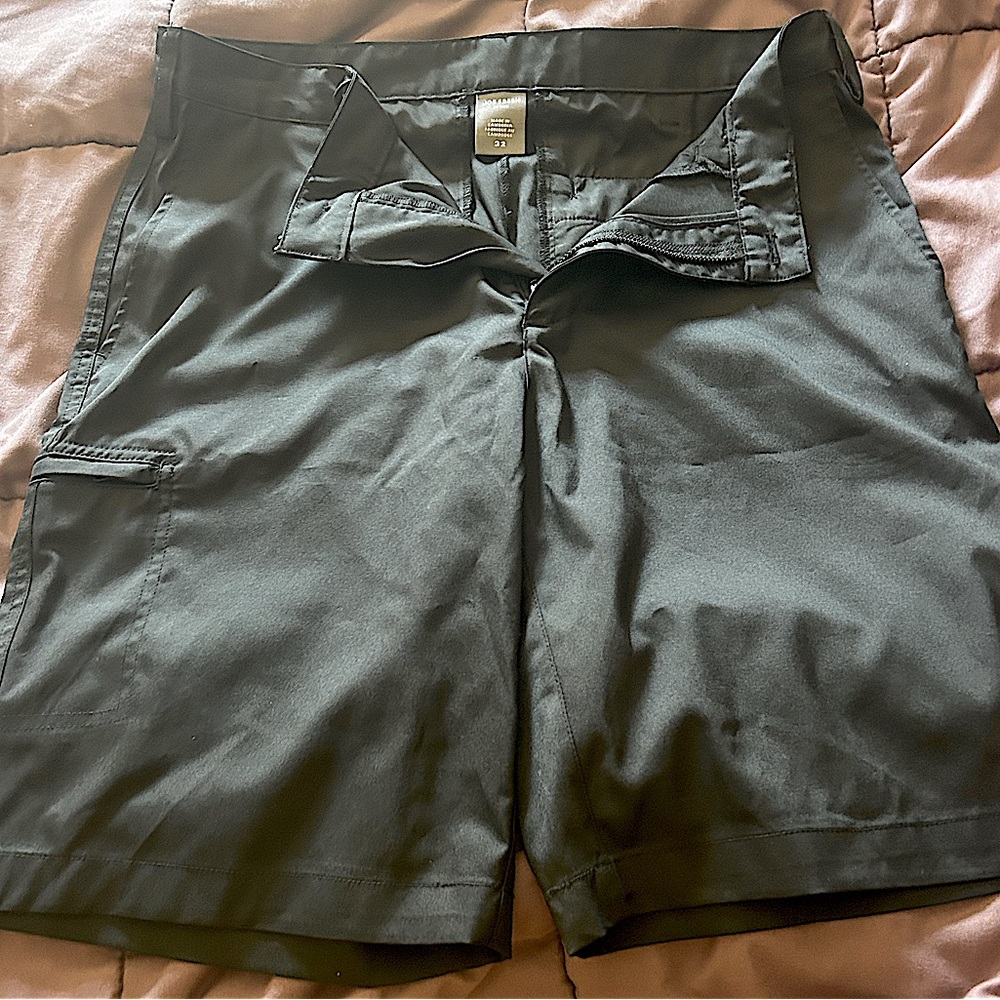 New Men’s Active Lightweight Keep Cool Black Shorts with Pockets Button up Zip M